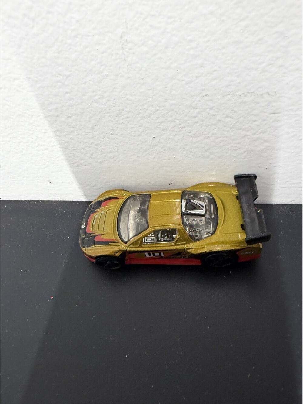 2009 HOT WHEELS ACURA NSX #10 GOLD 1:64 DIECAST 2 3/4" RACE CAR WITH RED & BLACK